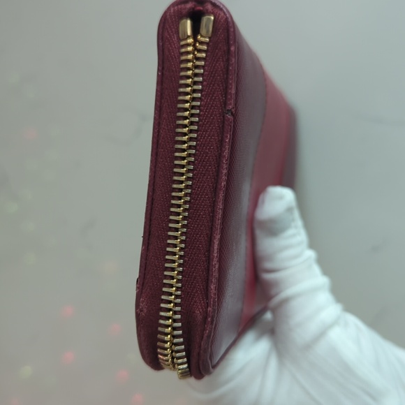 Prada Saffiano zippy wallet - Picture 7 of 17
